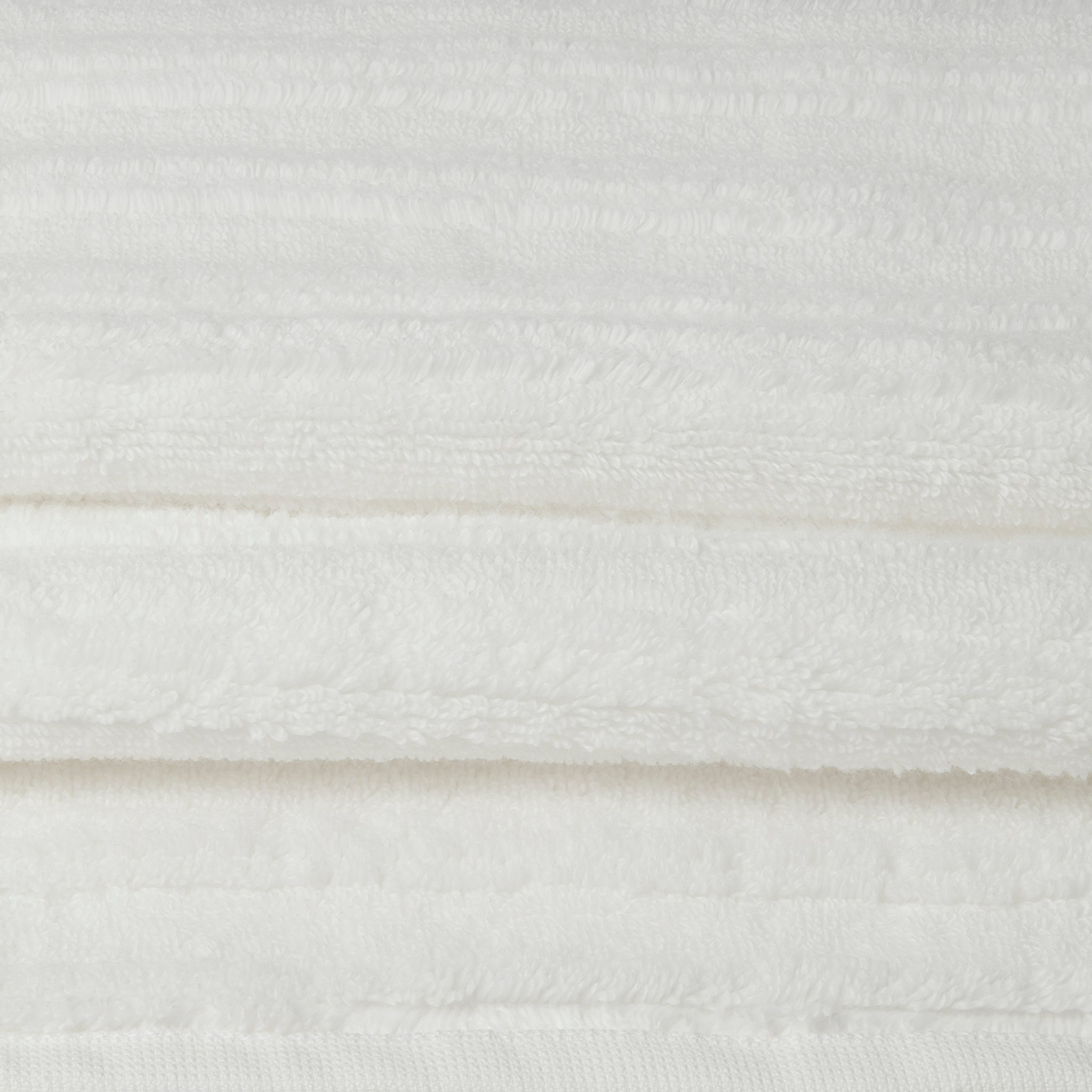 Detailshottowel_white_de3aa446-6187-44c4-94b5-423fa0dc7625
