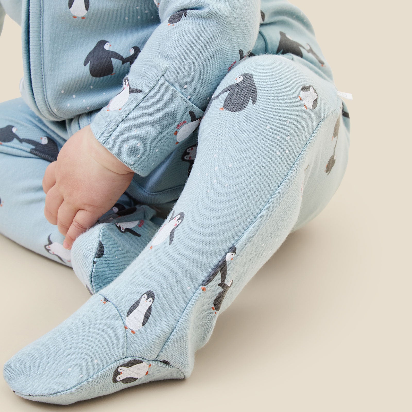 PENGUIN-PRINT-CLEVER-ZIP-SLEEPSUIT_1362
