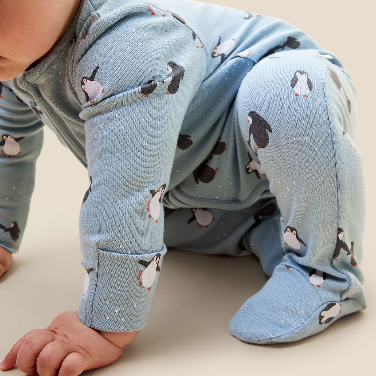 PENGUIN-PRINT-CLEVER-ZIP-SLEEPSUIT_1409